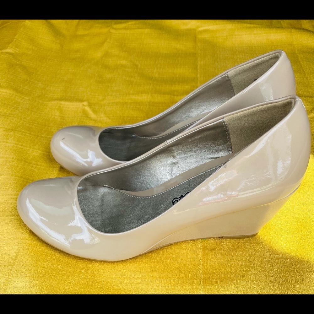 New nude wedges